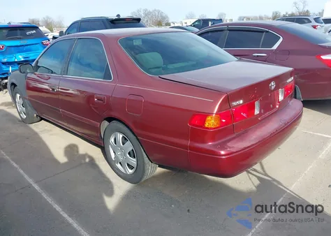 2000 Toyota Camry Le z USA, uszkodzony, nr VIN 4T1BG22K9YU688451